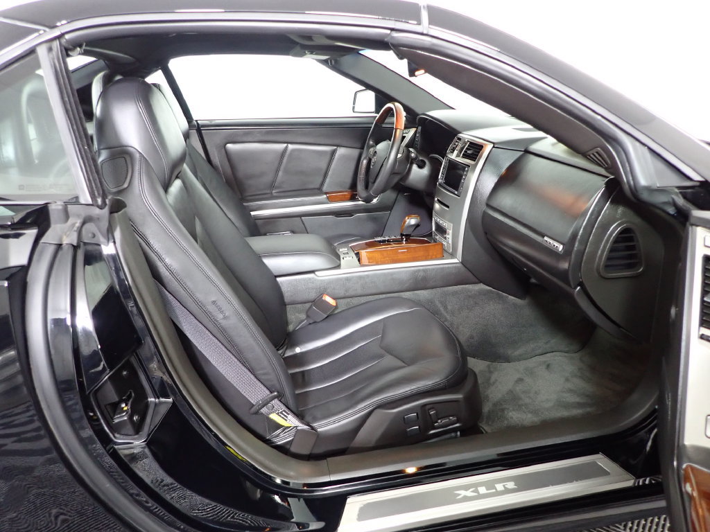 Used 2005 Cadillac XLR RWD image 29