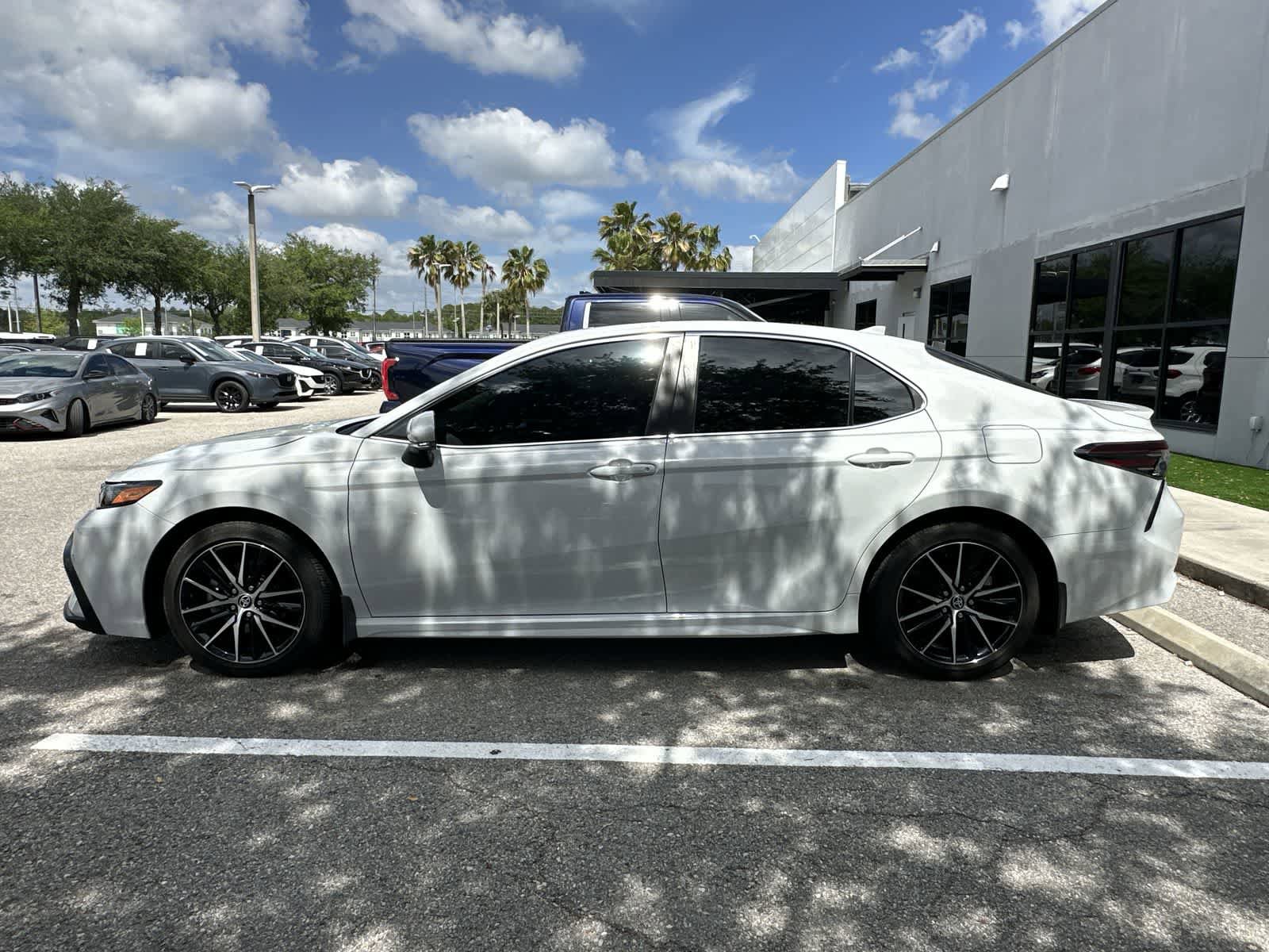 Used 2024 Toyota Camry SE FWD image 5