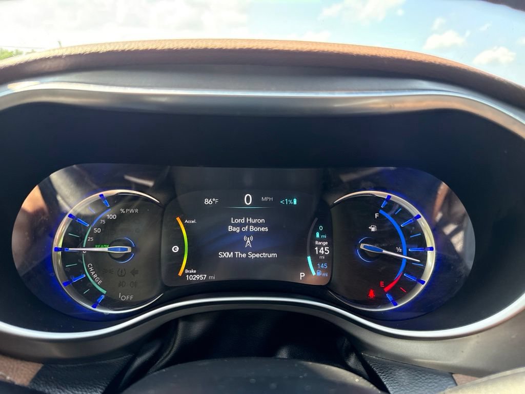Used 2020 Chrysler Pacifica Limited w/ Advanced Safetytec Group FWD image 19