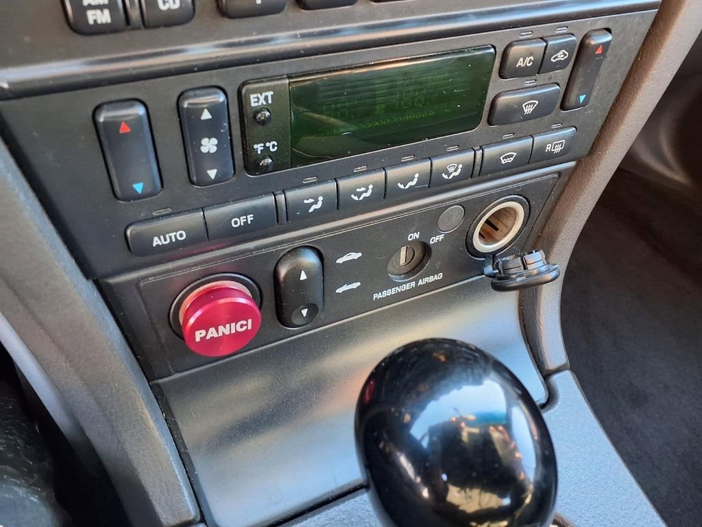 Used 2002 Ford Thunderbird image 23