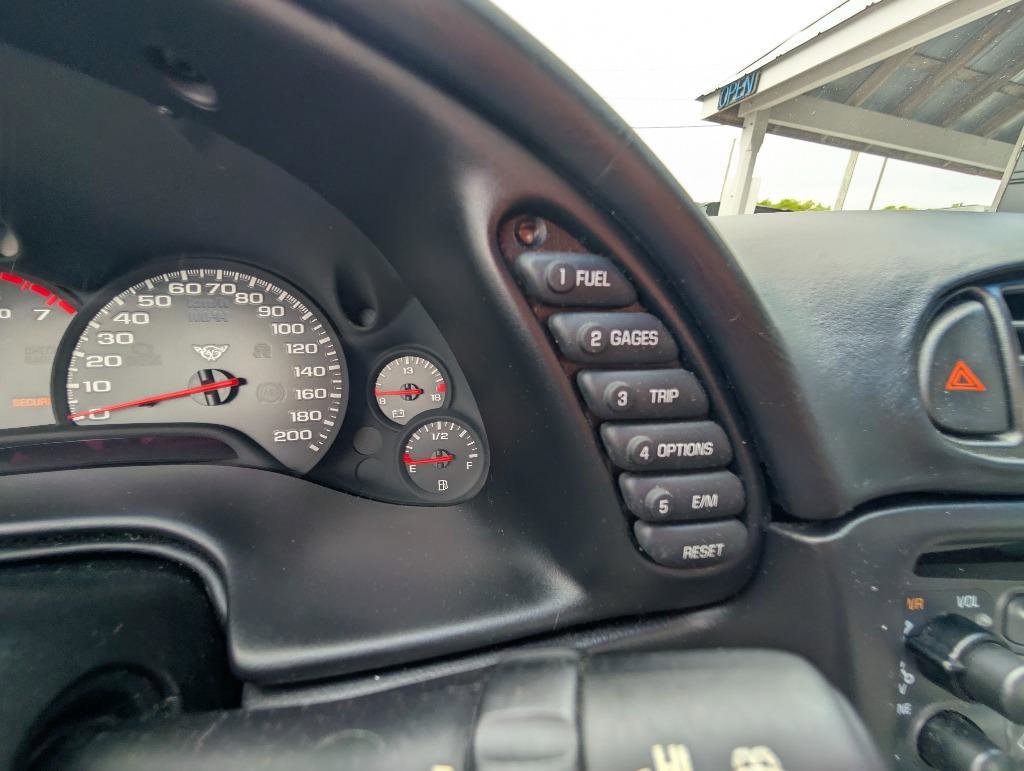 Used 2000 Chevrolet Corvette Coupe w/ Roof Pkg RWD image 28