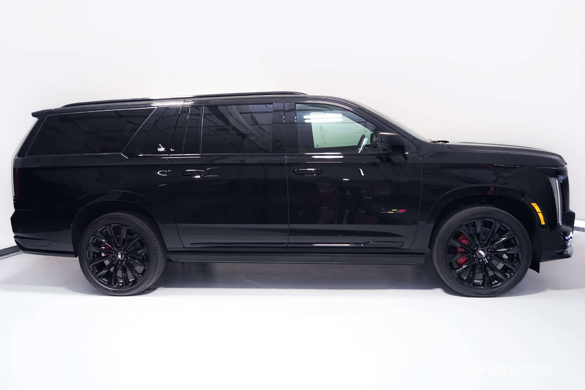 Used 2026 Cadillac Escalade ESV V AWD/4WD image 3