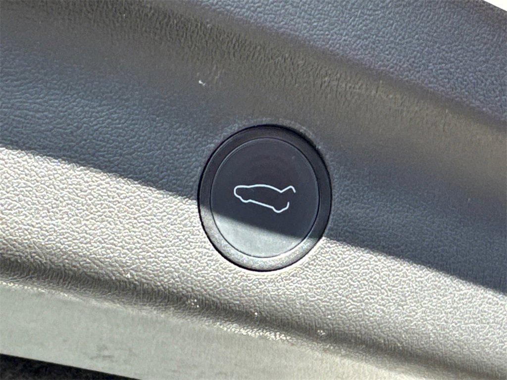 Used 2021 Tesla Model Y Long Range image 8