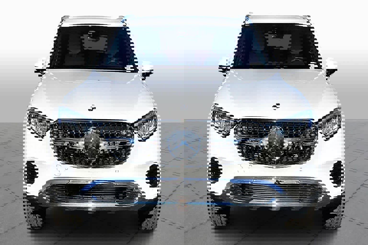 Used 2025 Mercedes-Benz GLC 300 4MATIC image 4