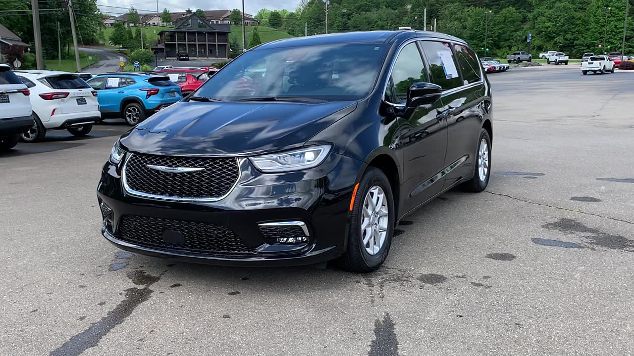 Used 2025 Chrysler Pacifica Select FWD image 7