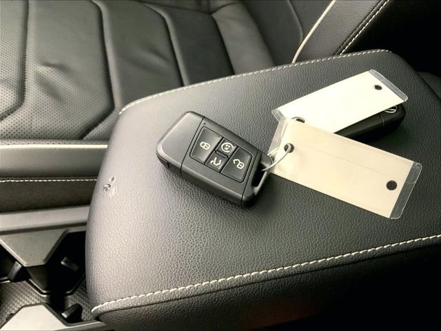 Certified 2022 Volkswagen Tiguan SEL R-Line image 11