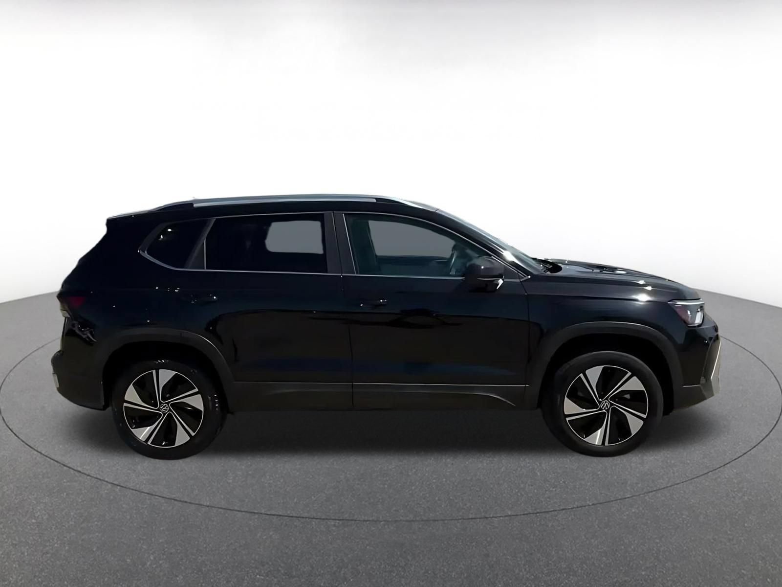 Used 2026 Volkswagen Taos SE AWD/4WD image 15