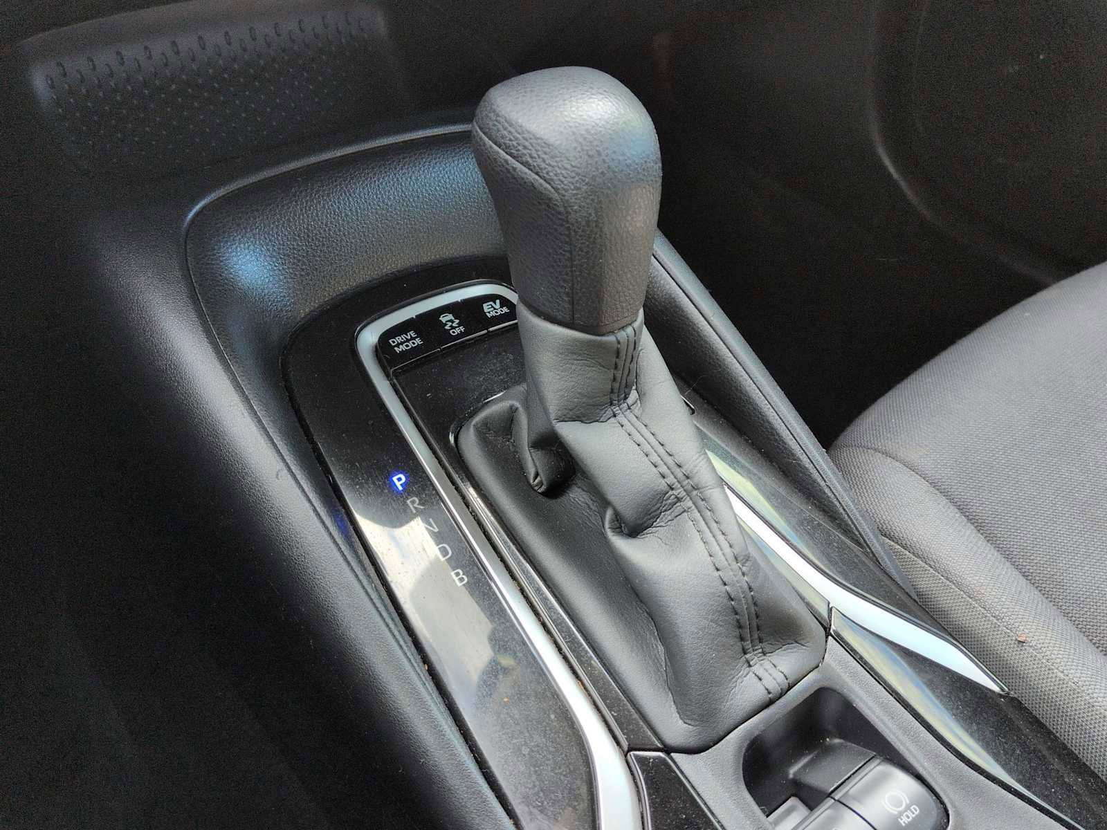 Used 2022 Toyota Corolla LE image 30