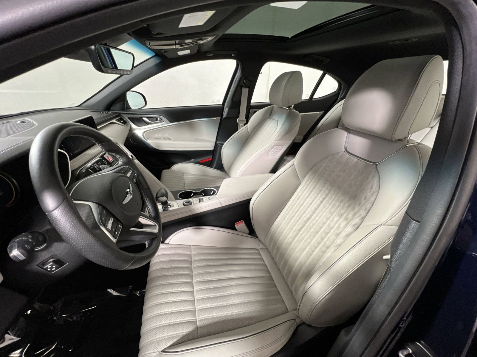 Used 2023 Genesis G70 2.0T w/ Sport Prestige Package image 10