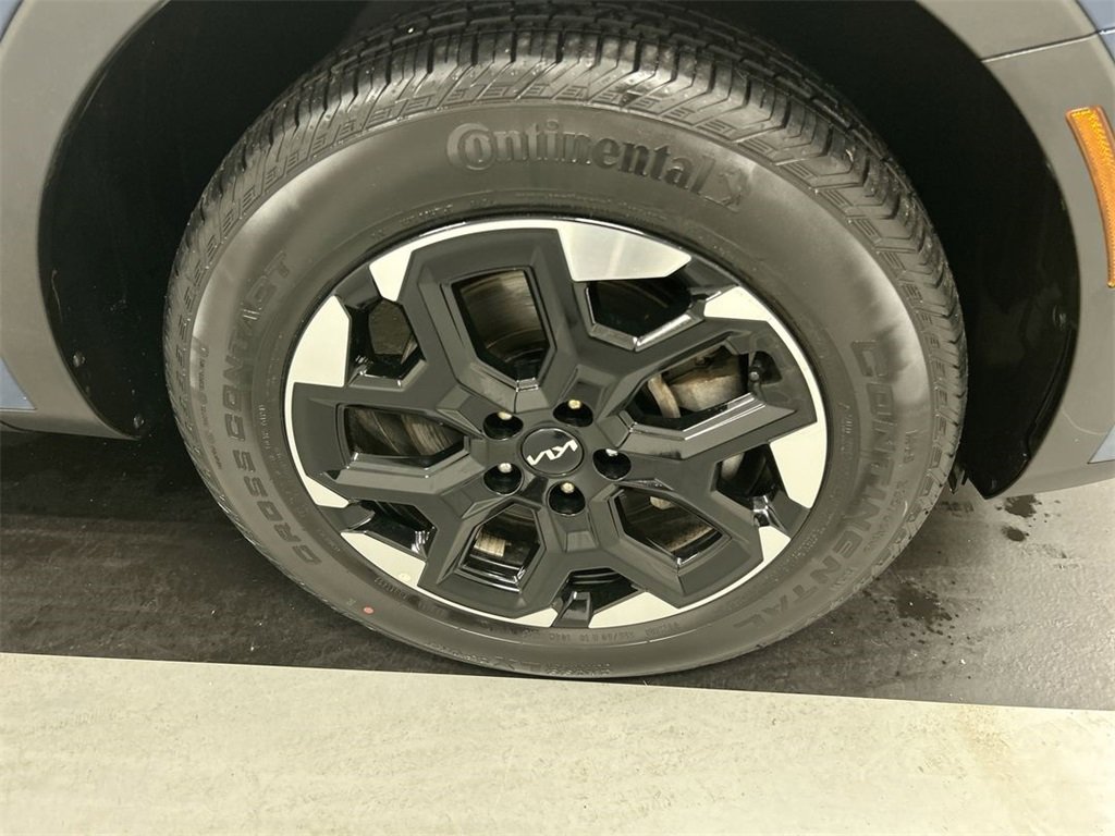 Certified 2025 Kia Sorento S image 8