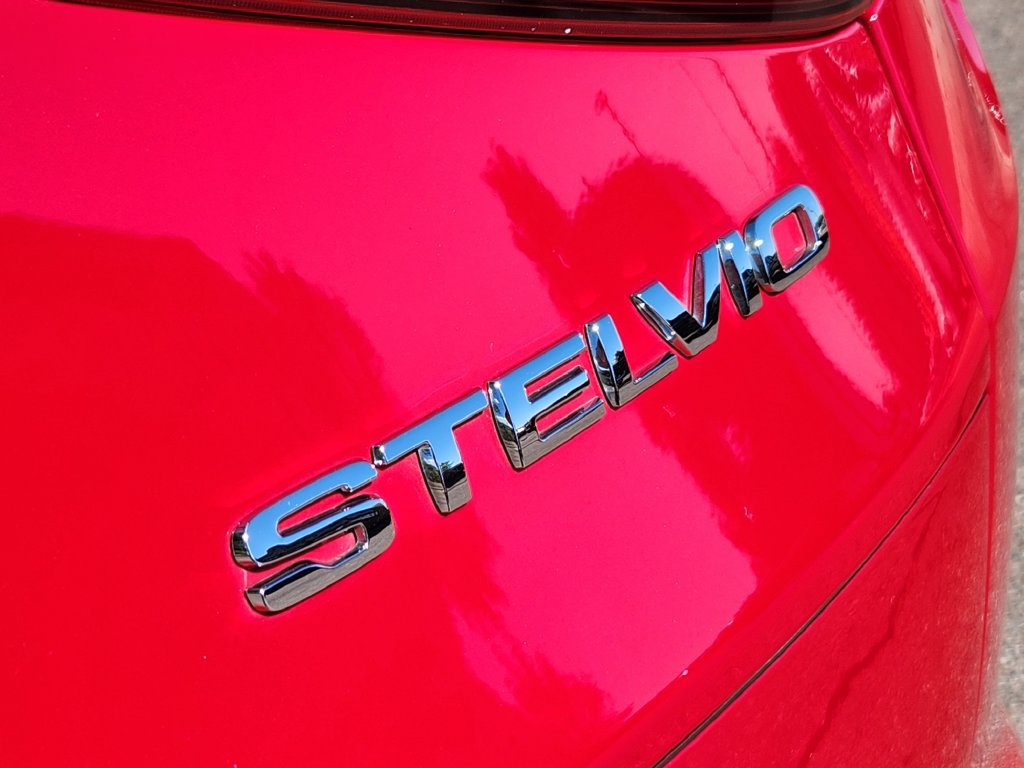 Used 2018 Alfa Romeo Stelvio Ti AWD/4WD image 31