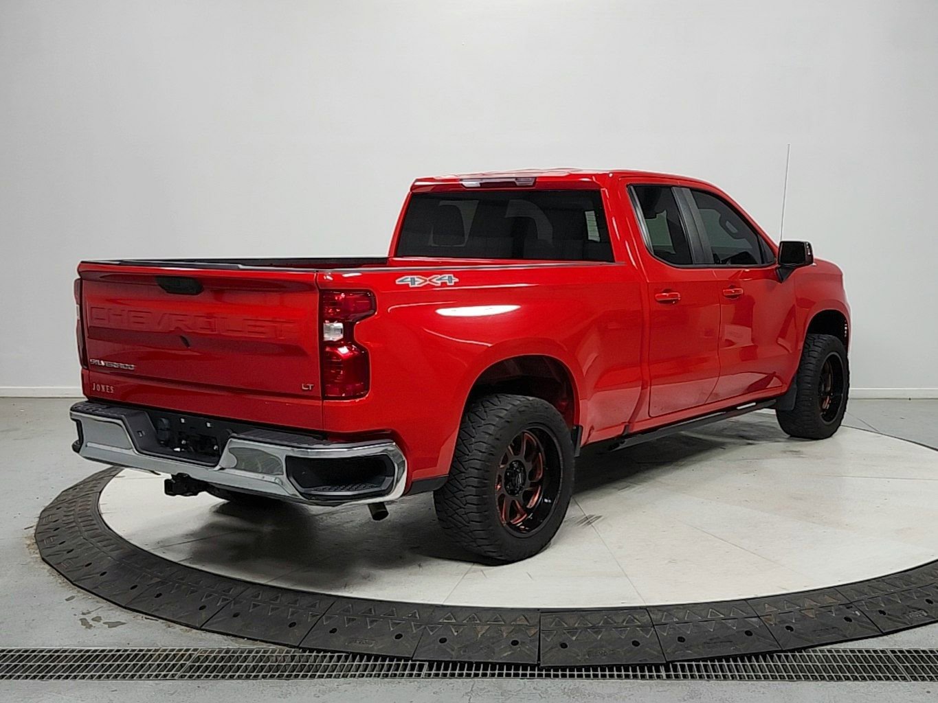 Used 2023 Chevrolet Silverado 1500 LT AWD/4WD image 7