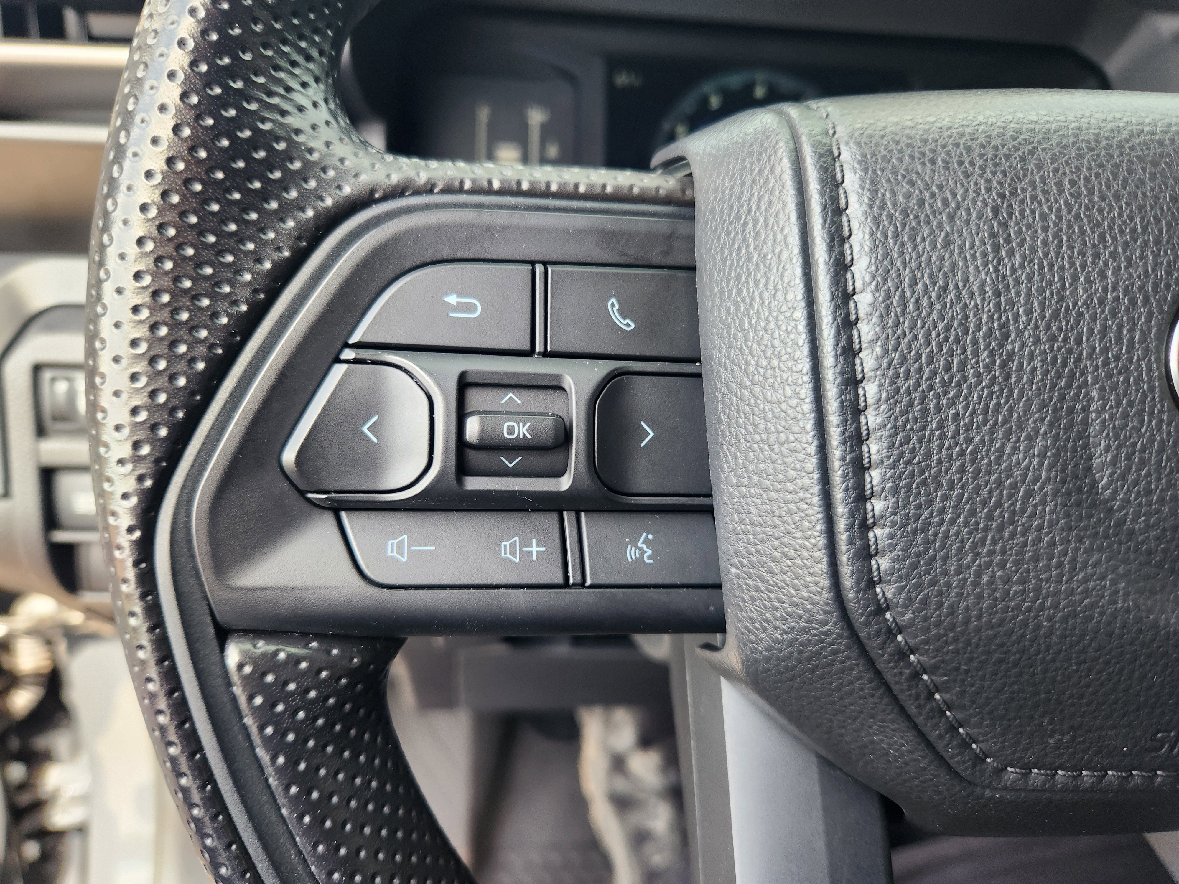 Certified 2025 Toyota Tacoma SR image 18