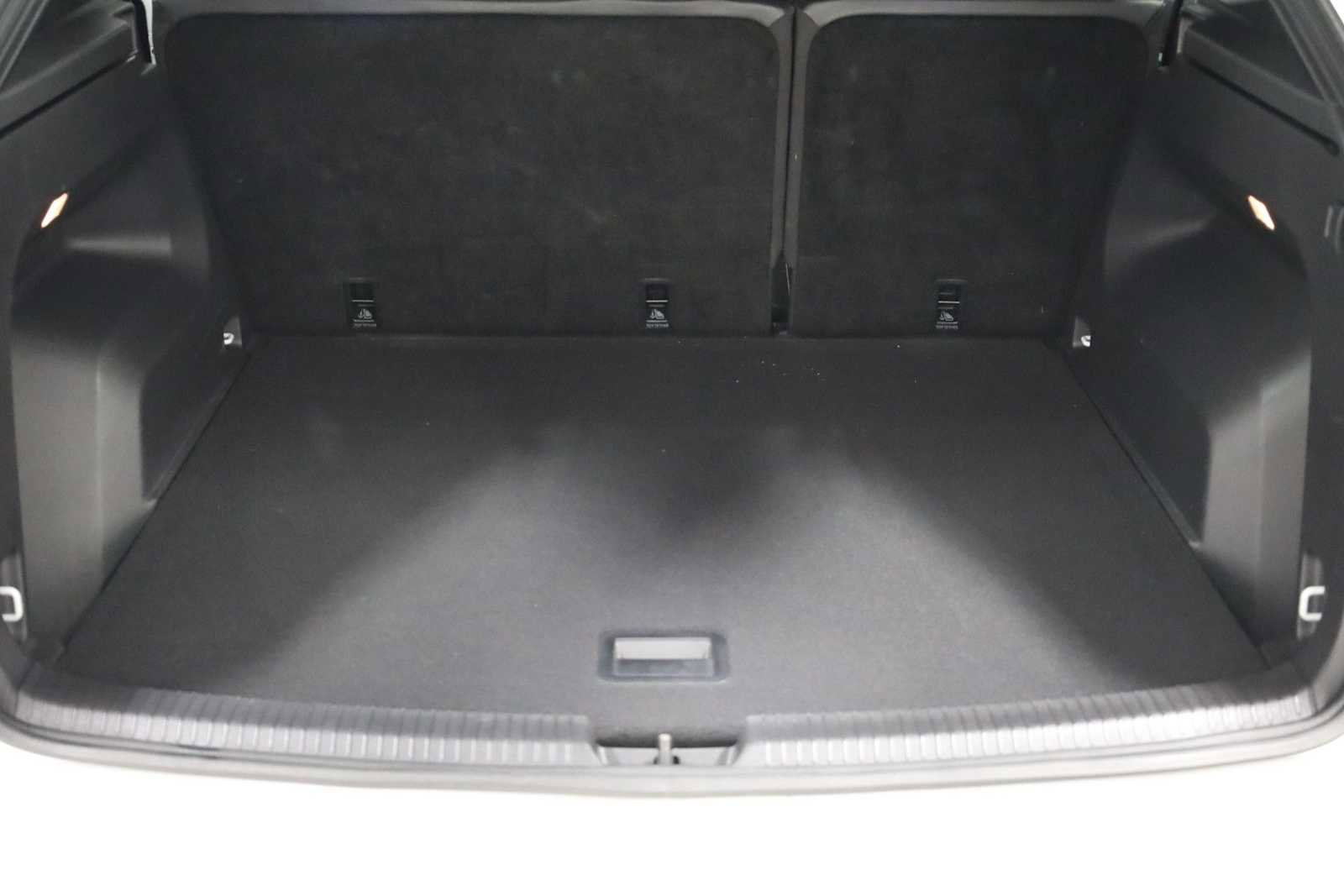 Used 2023 Volkswagen Atlas Cross Sport SE image 36