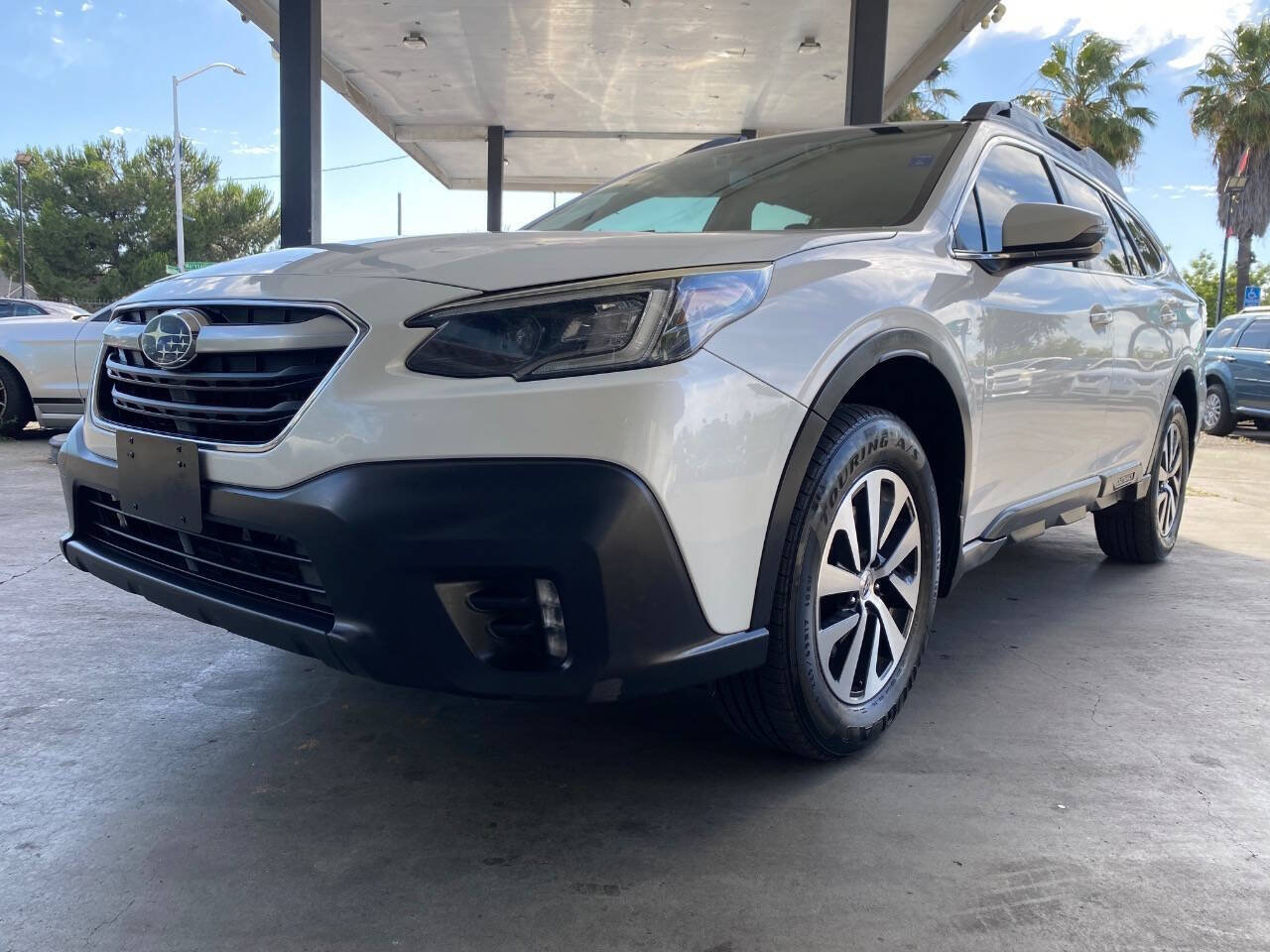 Used 2020 Subaru Outback Premium AWD/4WD image 2