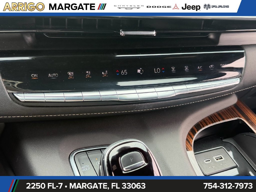 Used 2023 Cadillac Escalade ESV Luxury RWD image 27