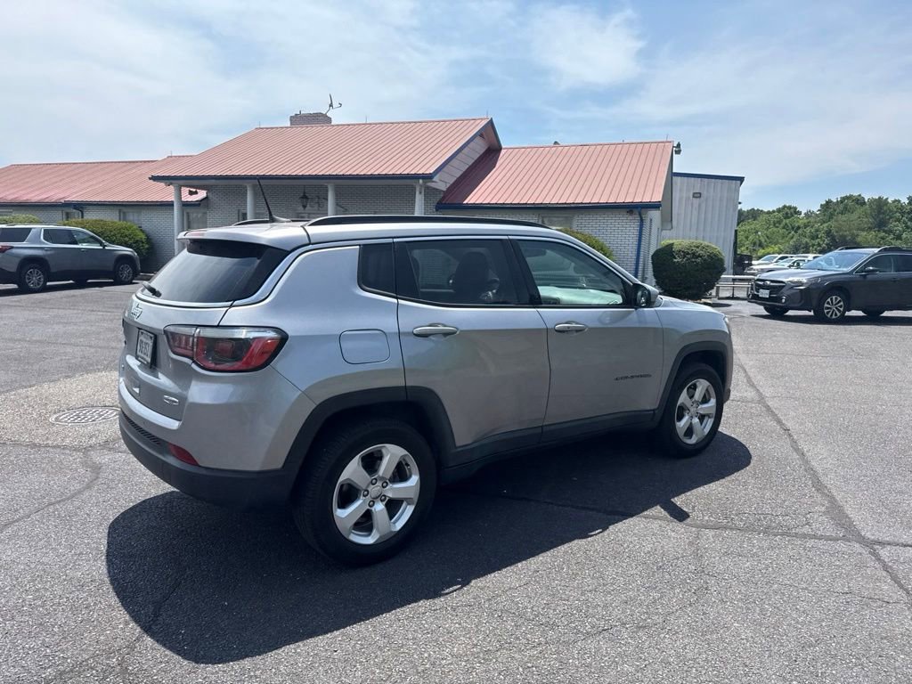 Used 2018 Jeep Compass Latitude w/ Popular Equipment Group AWD/4WD image 8