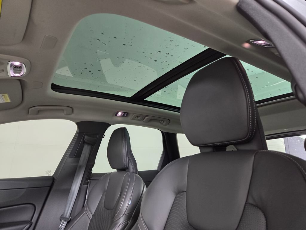 Used 2021 Volvo XC60 T5 Inscription FWD image 17