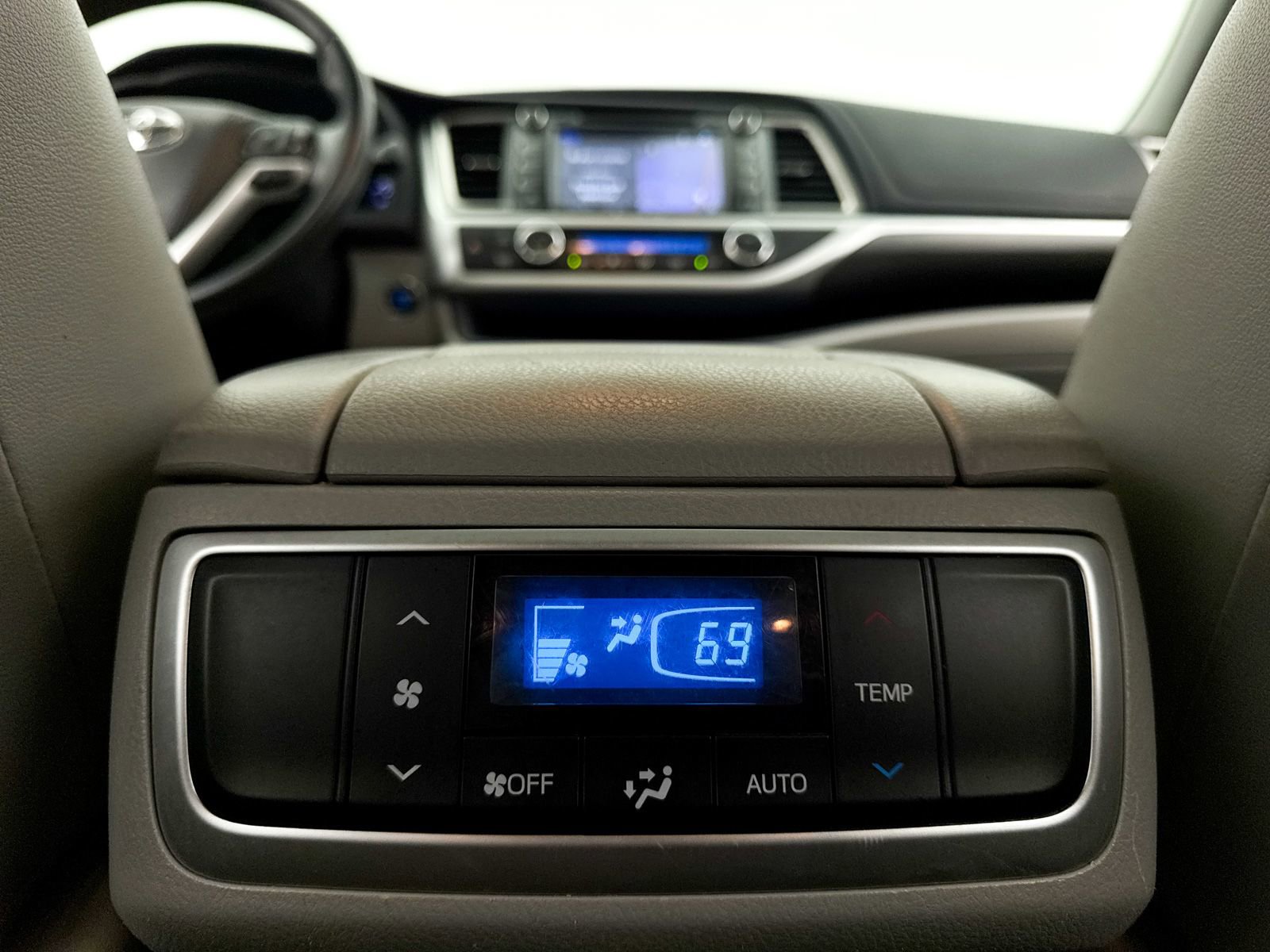Used 2018 Toyota Highlander Limited AWD/4WD image 30