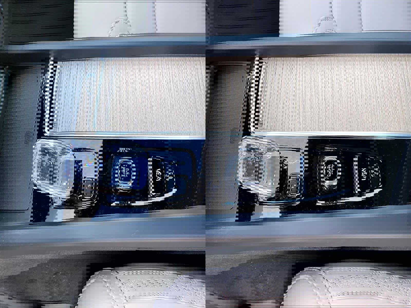 New 2026 Volvo XC60 B5 Plus w/ Protection Package Premier image 10