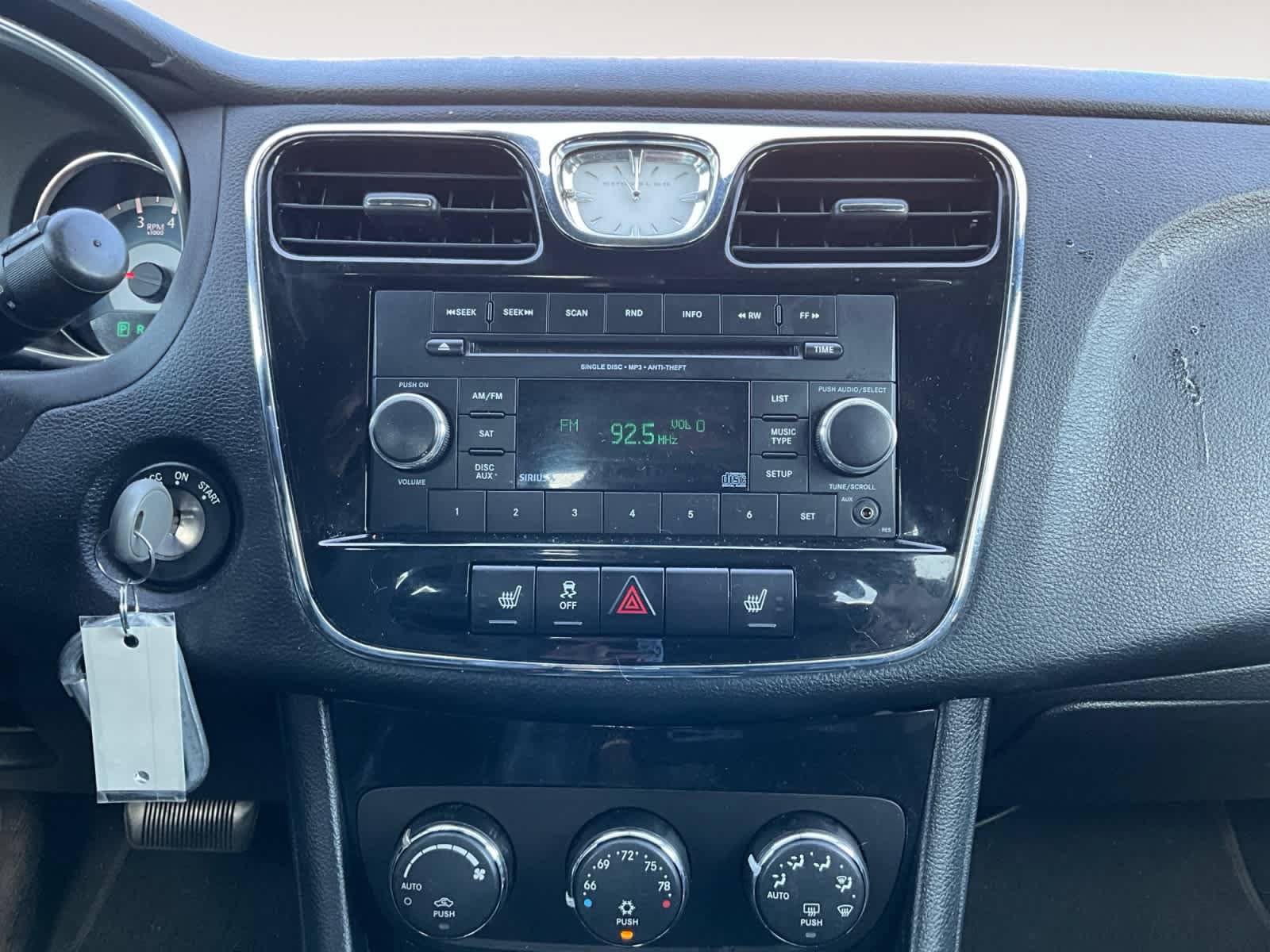 Used 2014 Chrysler 200 Limited FWD image 11
