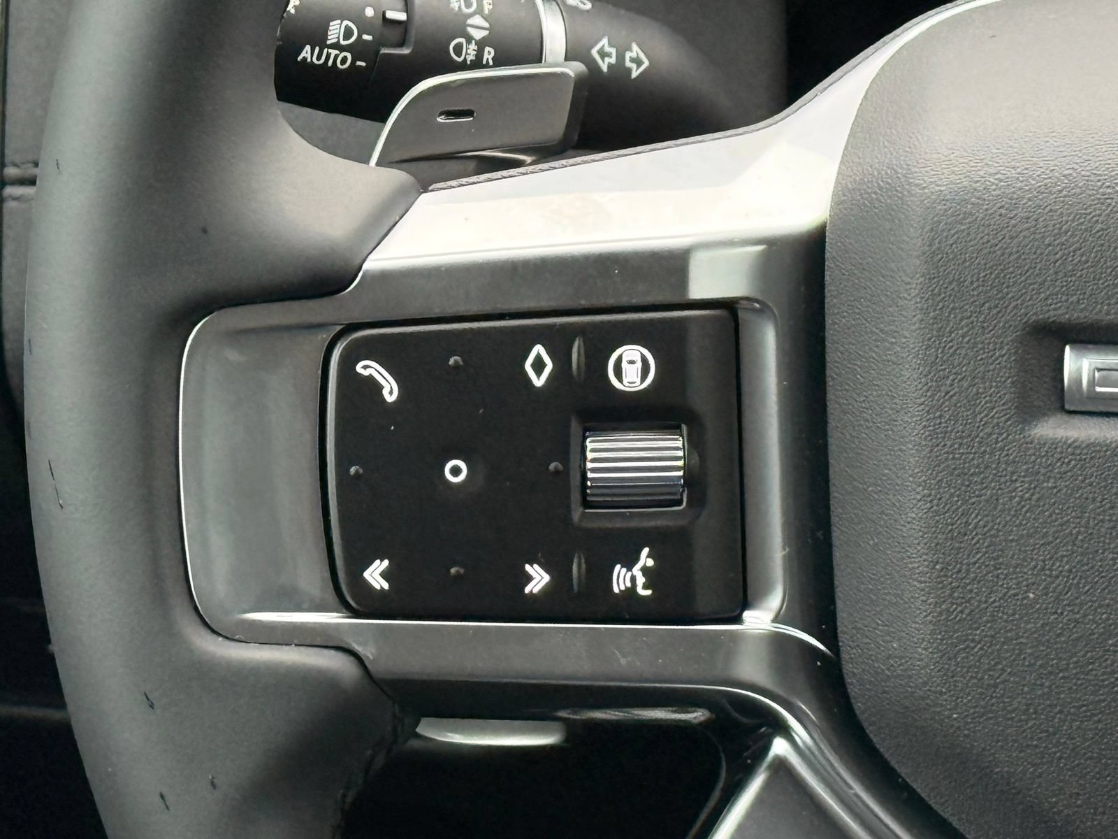New 2026 Land Rover Discovery S AWD/4WD image 35