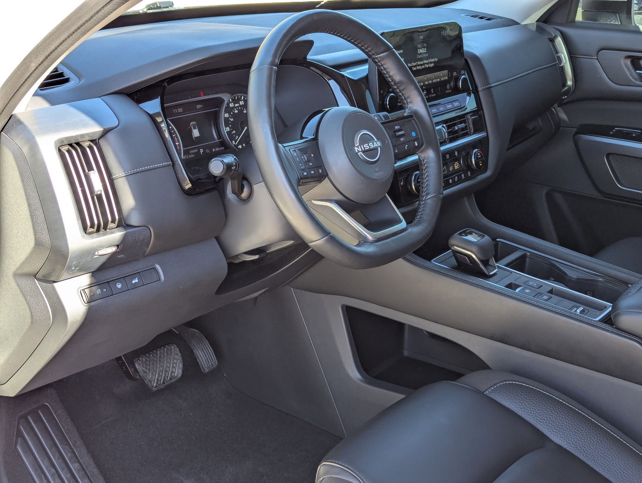 Used 2023 Nissan Pathfinder SL w/ Lighting Package (N92) image 13