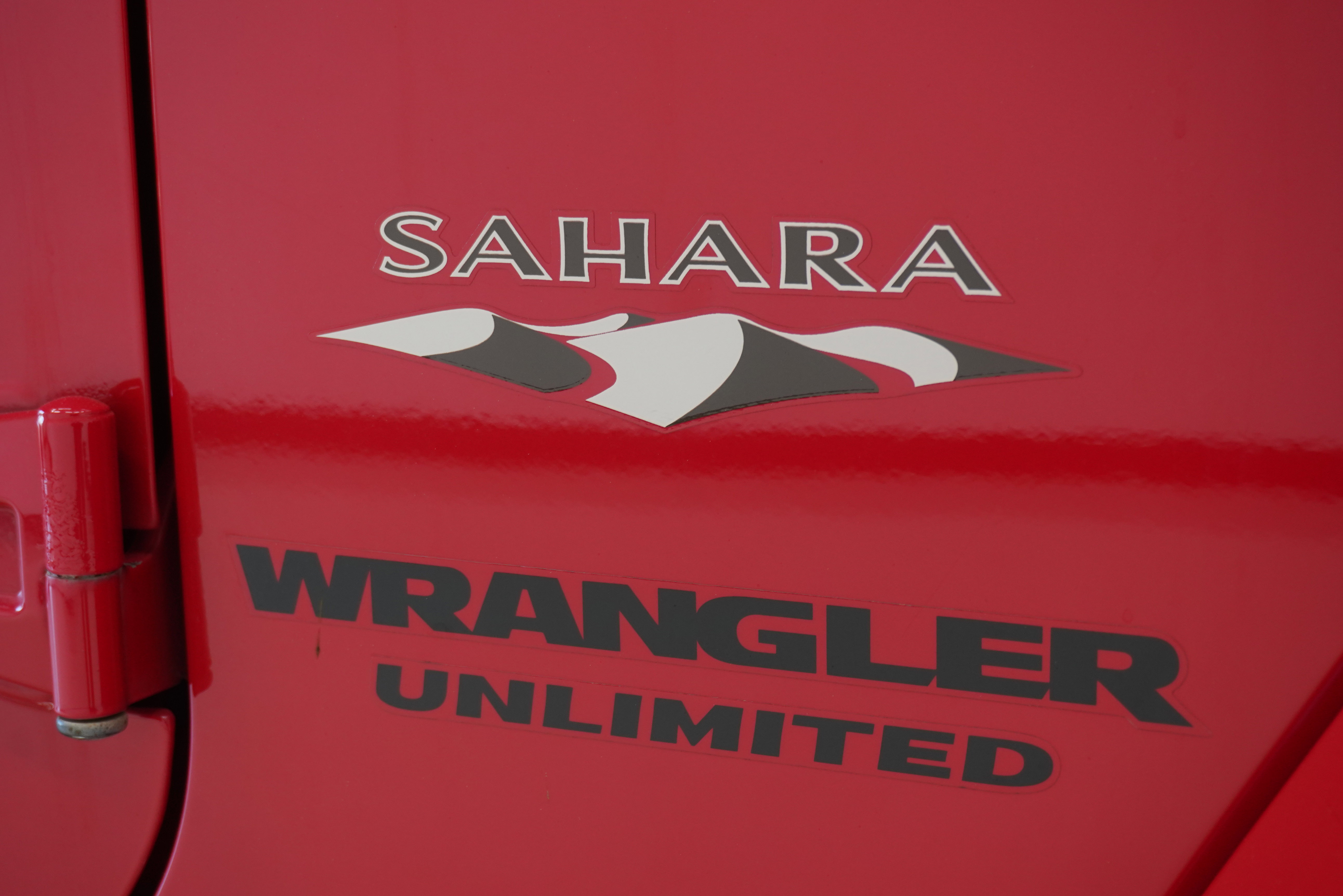Used 2016 Jeep Wrangler Unlimited Sahara w/ Connectivity Group AWD/4WD image 9