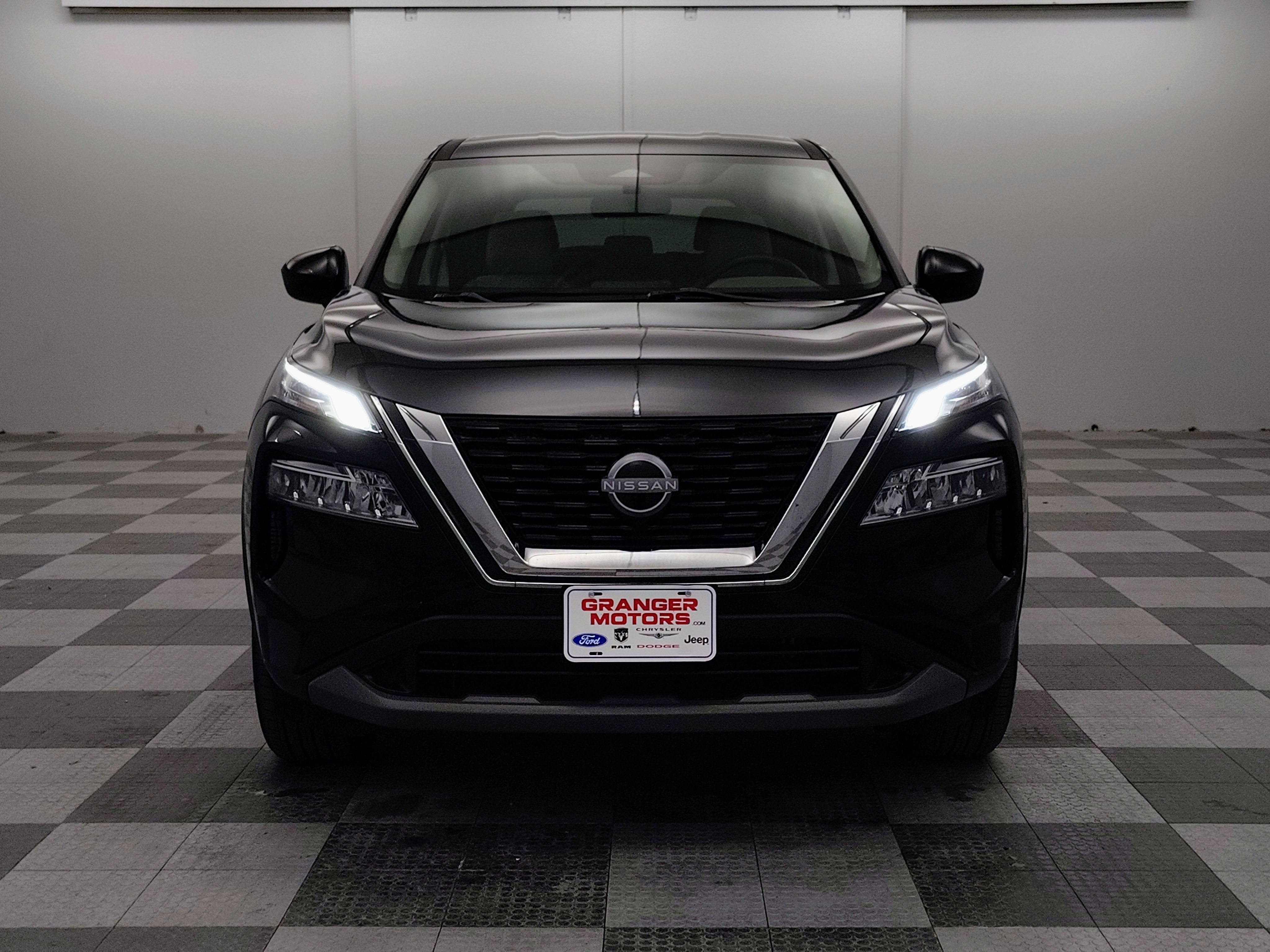 Used 2023 Nissan Rogue SV AWD/4WD image 4