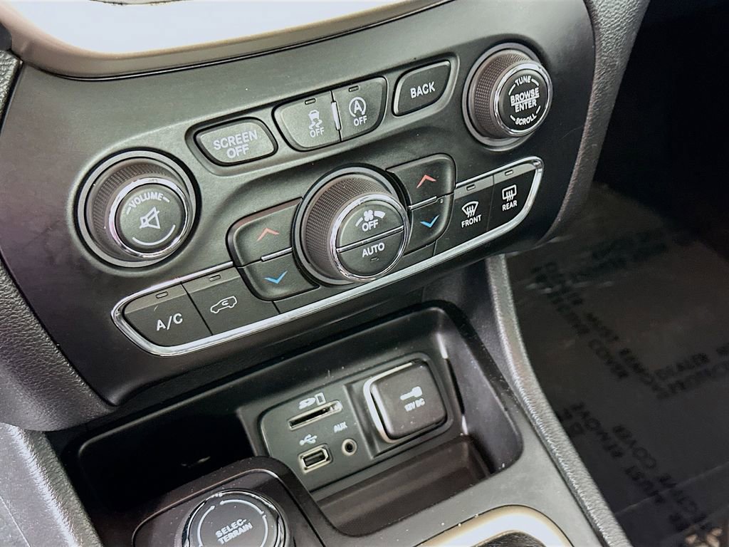 Used 2015 Jeep Cherokee Limited AWD/4WD image 17