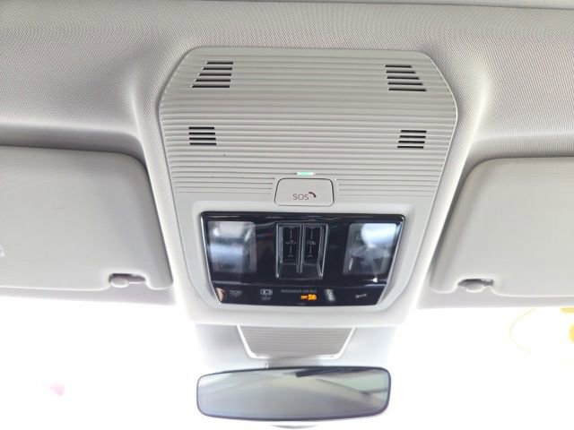 Used 2025 Volkswagen Tiguan SE w/ Panoramic Sunroof Package AWD/4WD image 21