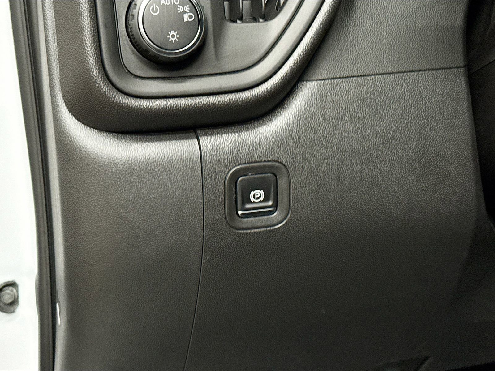 Used 2025 Chevrolet Silverado 1500 Custom Trail Boss w/ Turbomax Blackout Package image 13