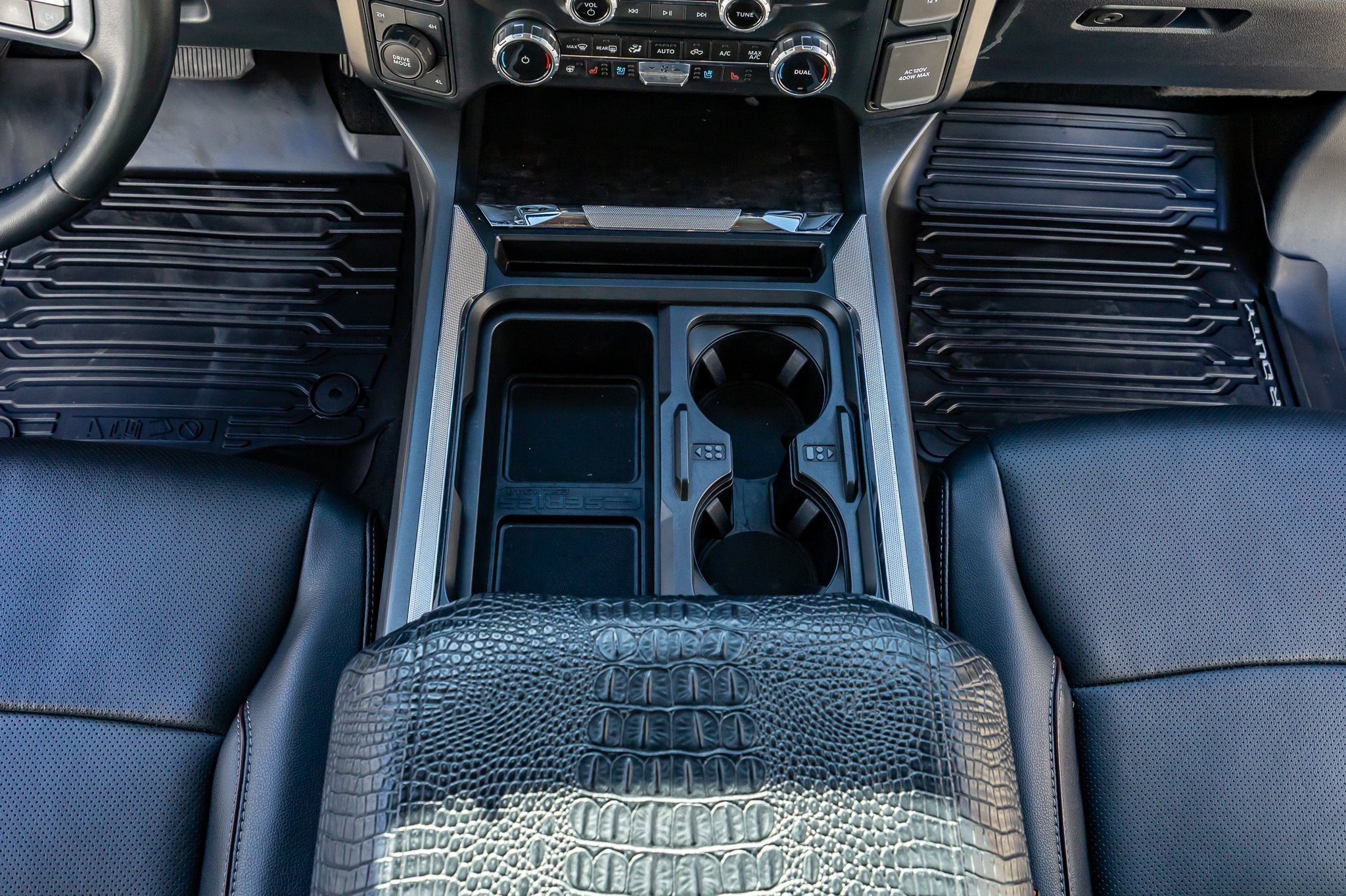 Used 2023 Ford F350 Lariat w/ Lariat Ultimate Package image 27