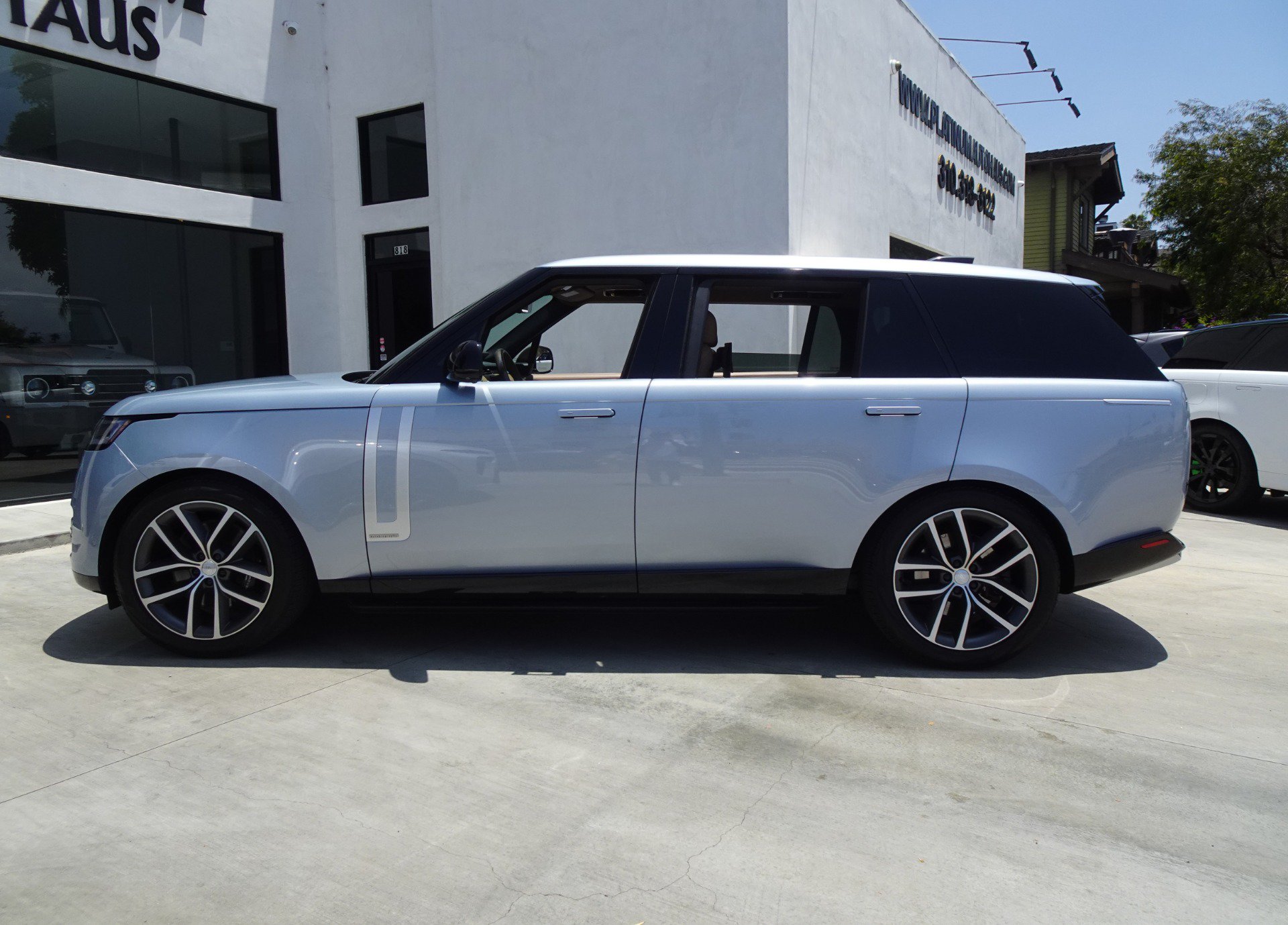 Used 2024 Land Rover Range Rover Long Wheelbase Autobiography AWD/4WD image 3