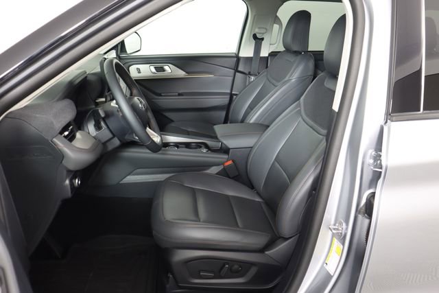 Certified 2025 Ford Explorer Active w/ Active Comfort Package image 32