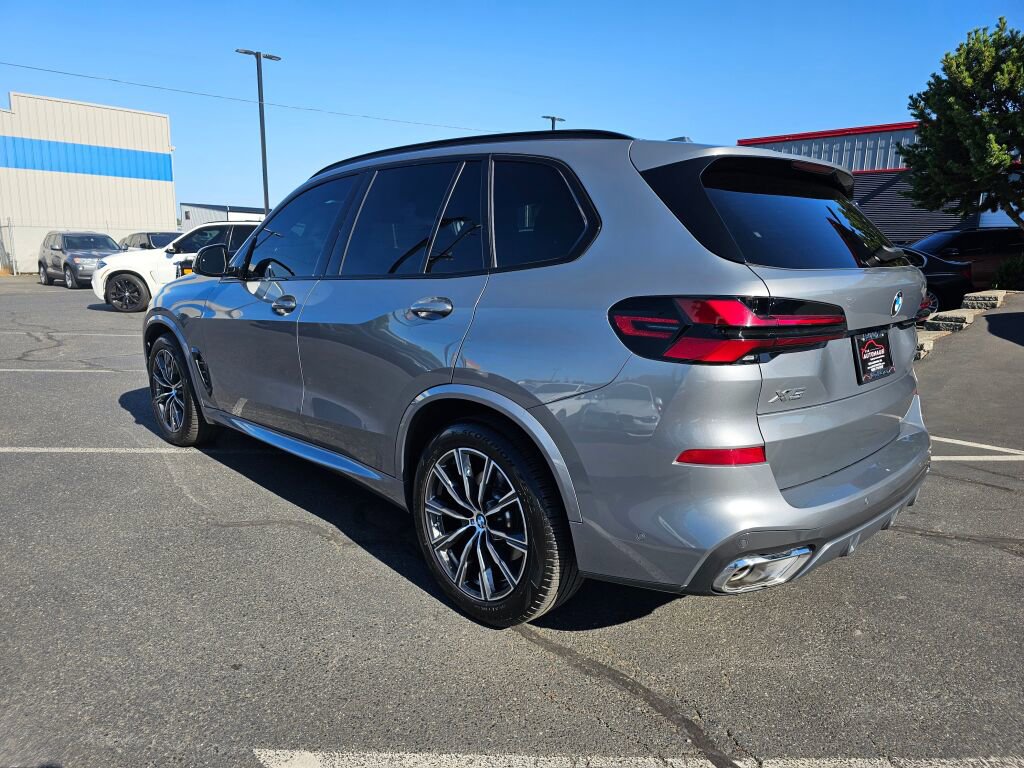 Used 2024 BMW X5 xDrive40i image 3