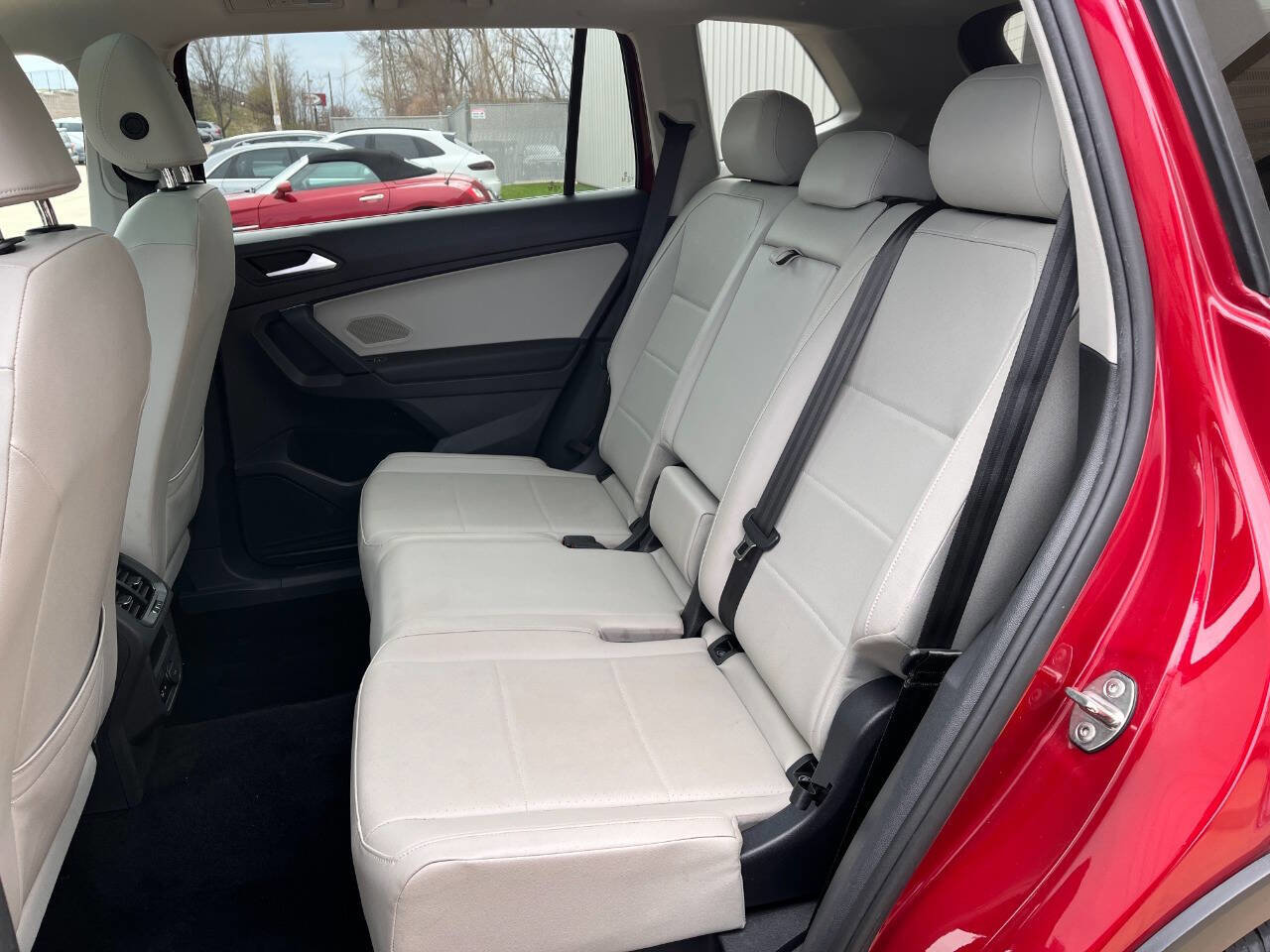 Used 2019 Volkswagen Tiguan SE w/ Panoramic Sunroof Package image 19