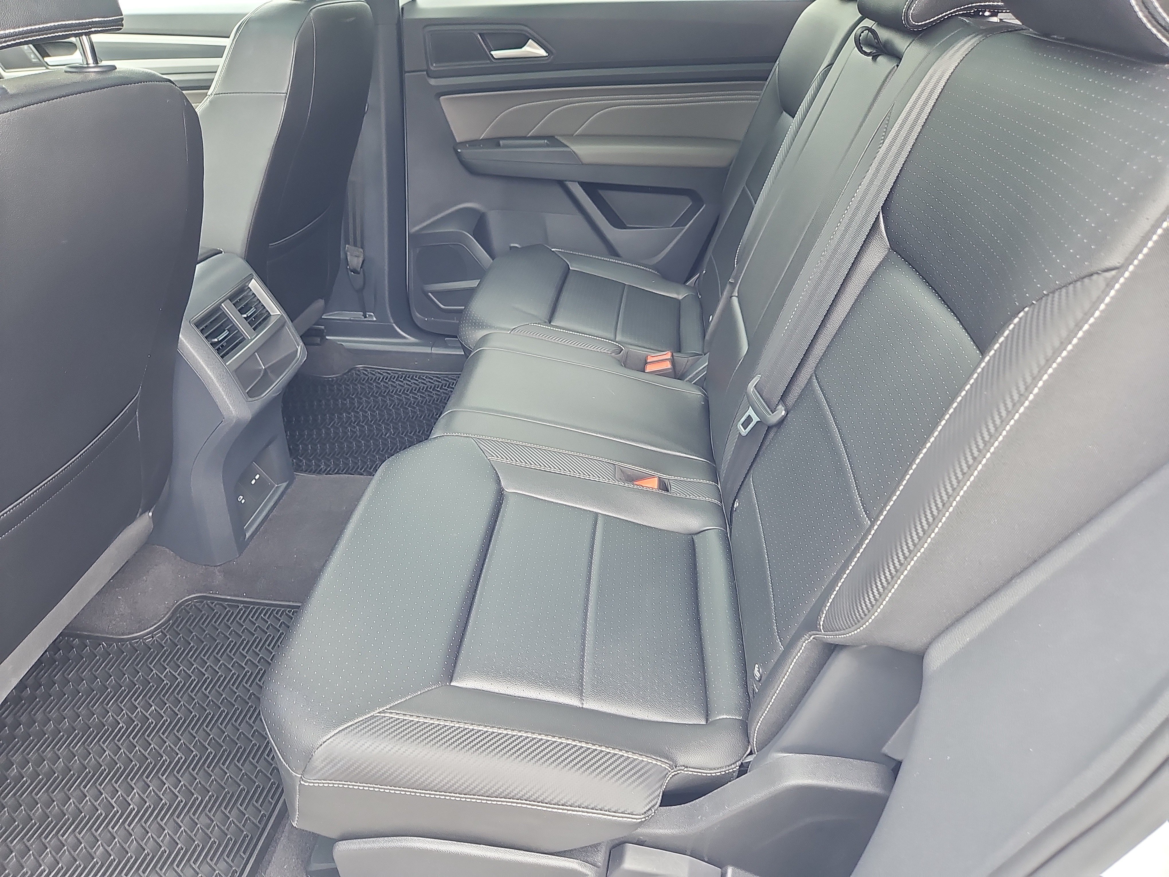 Certified 2023 Volkswagen Atlas Cross Sport SEL R-Line AWD/4WD image 35