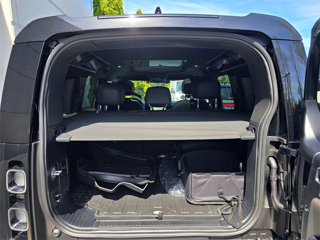 New 2025 Land Rover Defender 110 X image 27