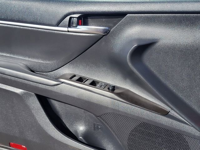 Used 2022 Toyota Camry LE image 12