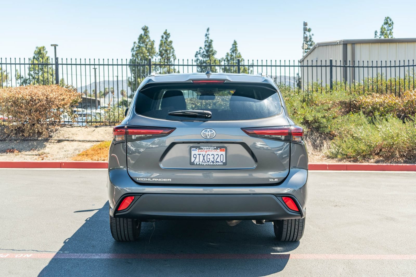 Certified 2025 Toyota Highlander XLE FWD image 9