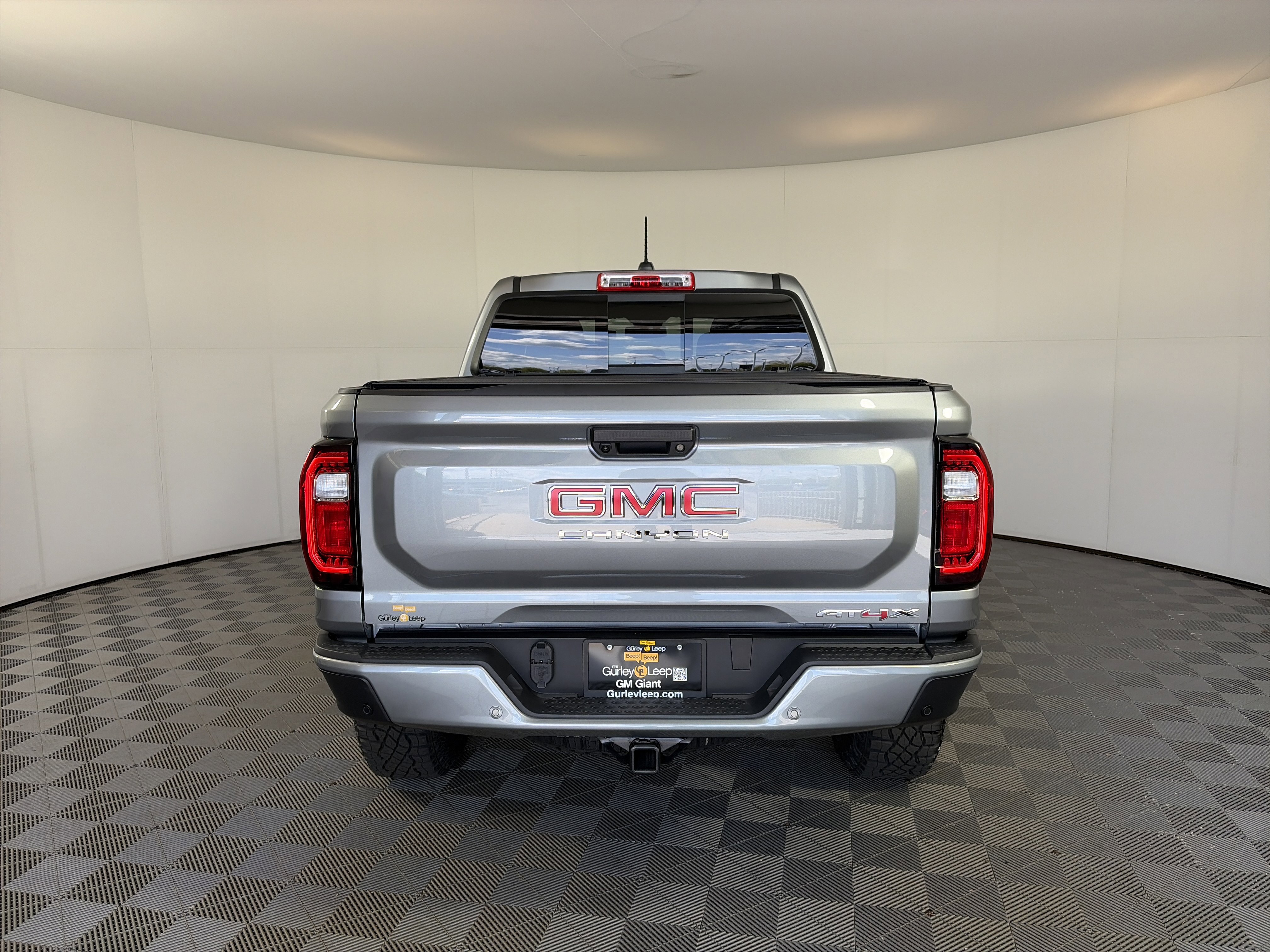 Certified 2025 GMC Canyon AT4 w/ AT4X Package AWD/4WD image 9