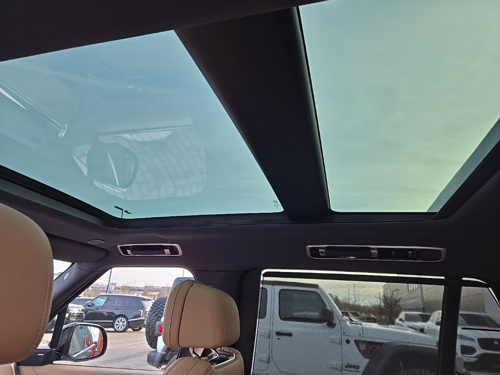 Used 2025 Land Rover Range Rover Long Wheelbase SE image 15