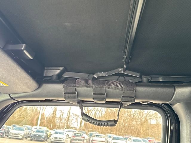 Used 2021 Jeep Wrangler Unlimited Rubicon w/ Cold Weather Group image 16