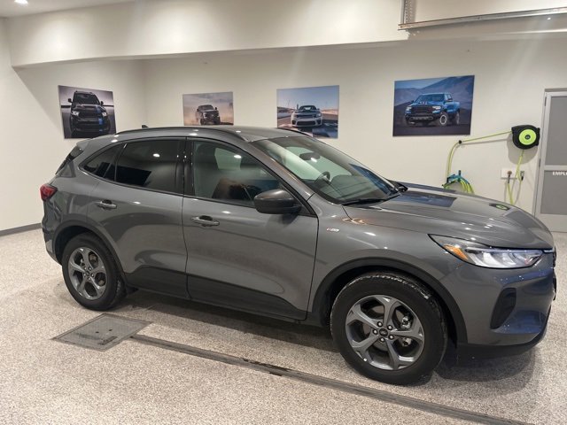 Used 2025 Ford Escape ST-Line image 1