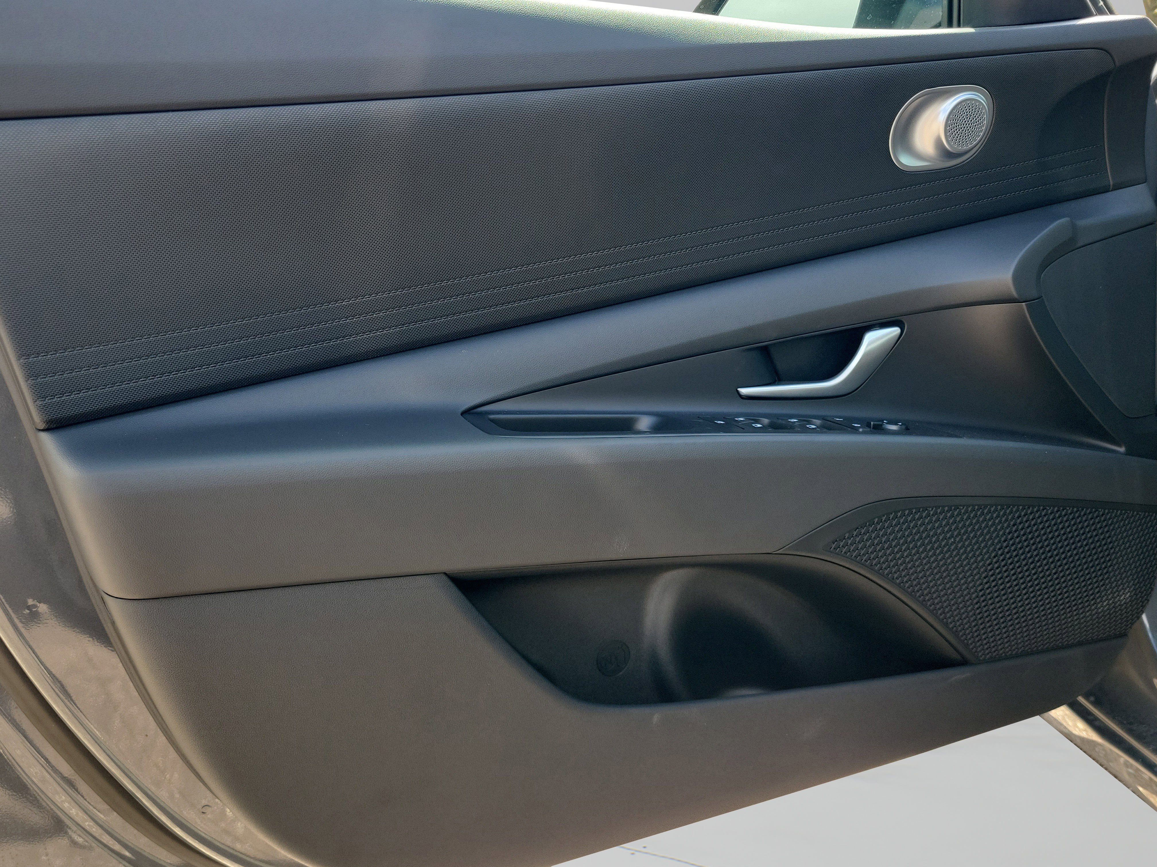 New 2025 Hyundai Elantra Hybrid FWD image 7