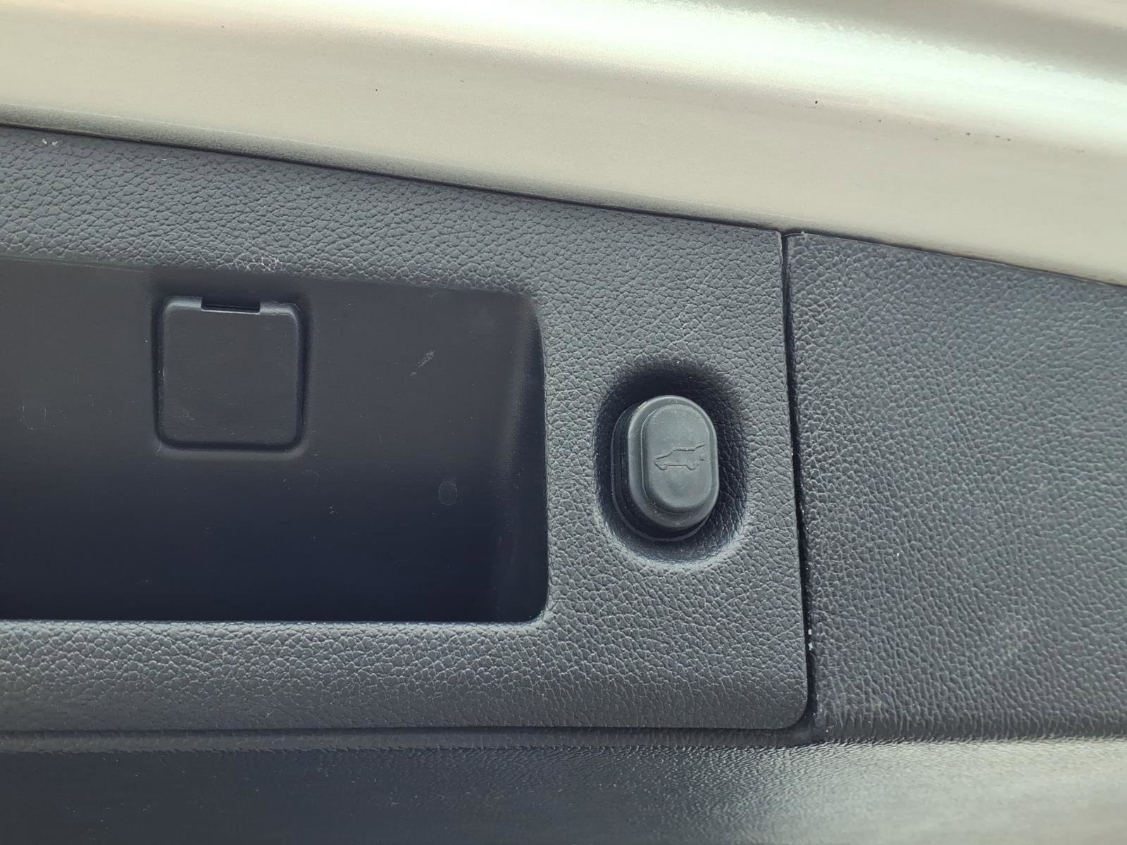 Used 2018 GMC Yukon Denali w/ Open Road Package image 12