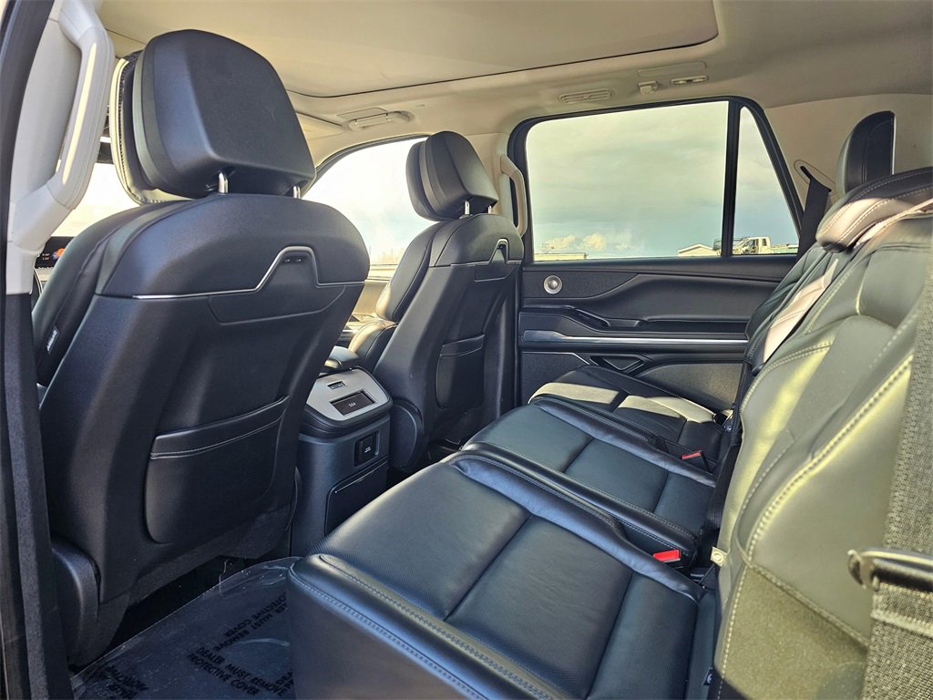 Used 2025 Lincoln Navigator L Reserve image 12
