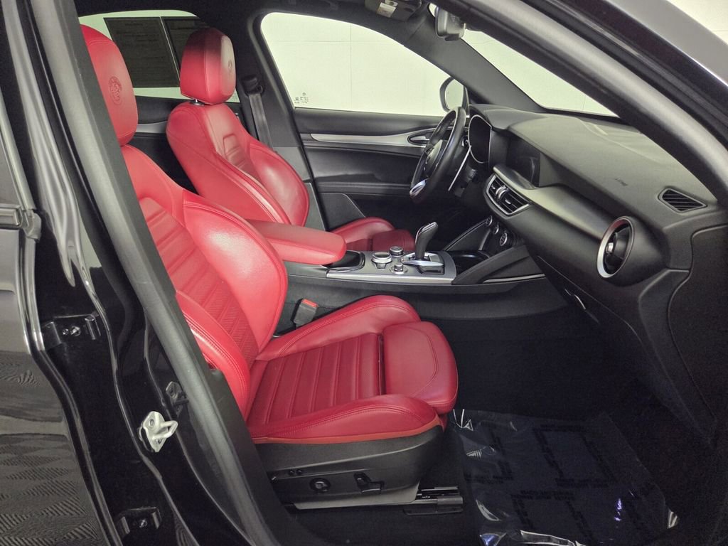 Used 2024 Alfa Romeo Stelvio Veloce image 31