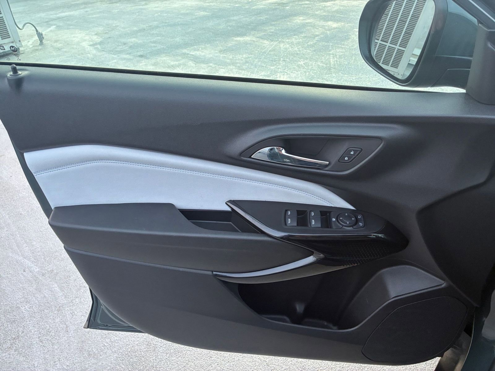 Used 2025 Chevrolet Trax LT image 20